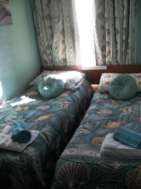 Bradleys Guest house 2*